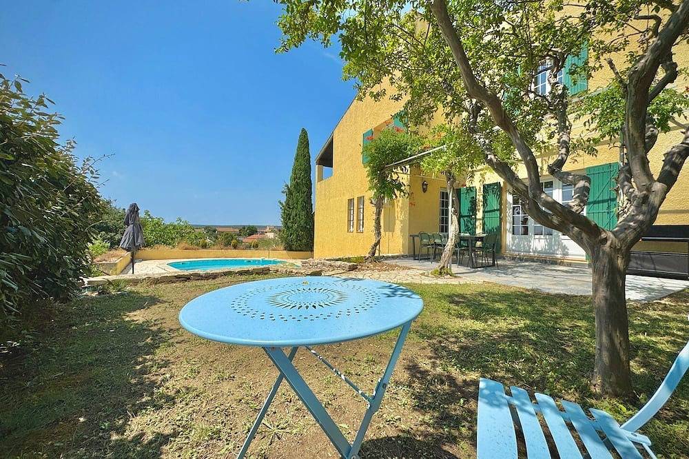 Les Hauts de Bezouce, calme, view and pool in Bezouce, Region de Nimes