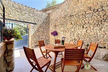 Gîte pour 4 personnes, avec terrasse à Gras