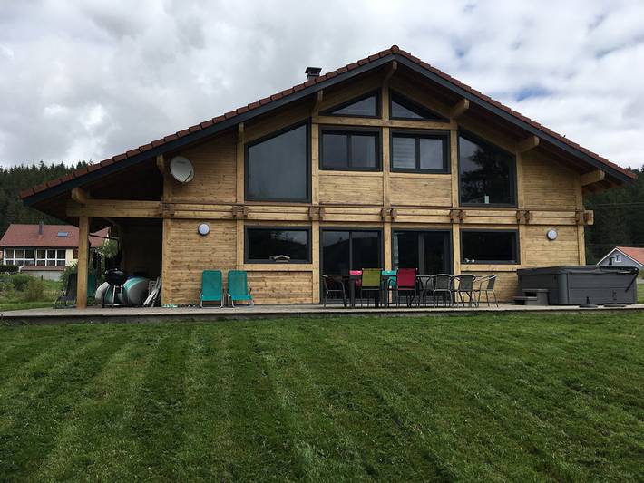 Chalet pour 15 personnes, avec jacuzzi ainsi que terrasse et jardin - 1