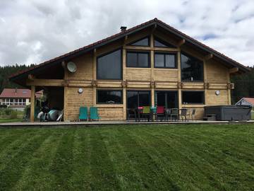 Gîte pour 15 personnes, avec jacuzzi ainsi que jardin et terrasse dans les Vosges