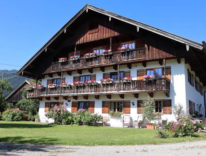 Ferienwohnung für 4 Personen, mit Balkon und Garten sowie Ausblick in Wackersberg