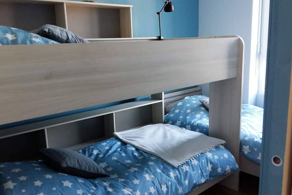 House with garden in Cherbourg en Cotentin, 10 minutes from the sea, 9 p, free wifi in Tourlaville, Cherbourg-en-Cotentin