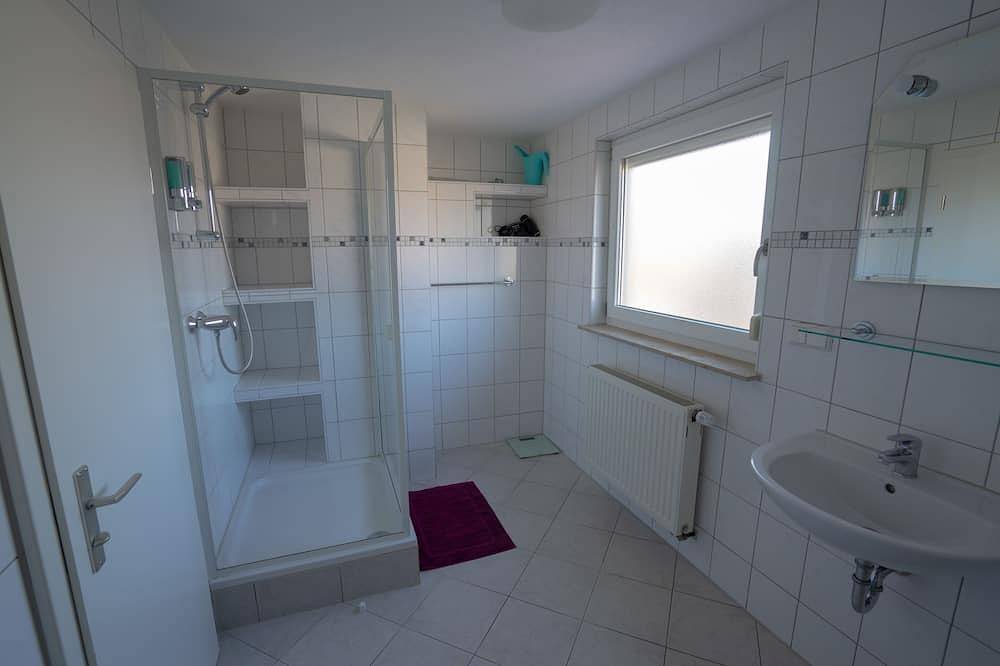 Apartamento entero, Apartamento-Estándar-Baño privado externo-Vista a la Ciudad-dg in Reutlingen, Neckar-Alb