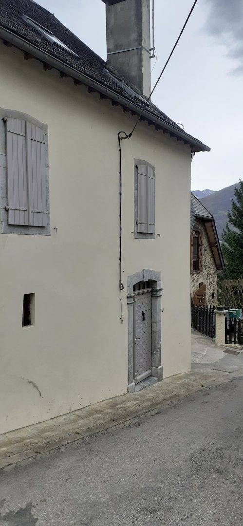 Appartement entier, Gîte Bugala, au cœur d'un village de montagne in Lées-Athas, Béarn