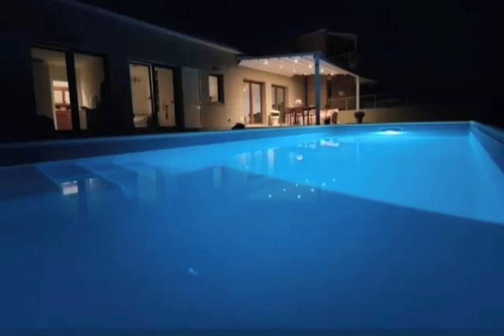 Villa with pool between Versilia and the Cinque Terre in Casano-Dogana-Isola, Castelnuovo Magra