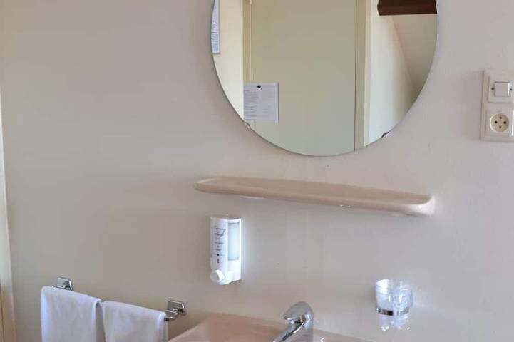 Short Drive to Beach! Free Breakfast and Parking, Close to Brielse Meer! in Brielle, Niederländische Nordsee