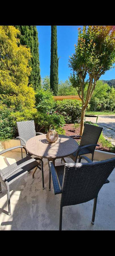 Appartement de vacances pour 4 personnes, avec Terrasse ainsi que Piscine et Vue