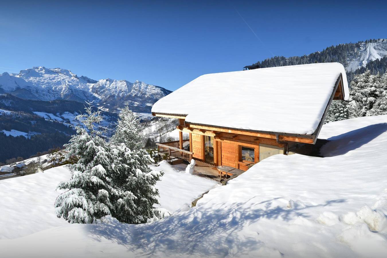 Hot tub and huge terrace at this 4-star chalet, great views - Ovo Network in Manigod, Annecy region
