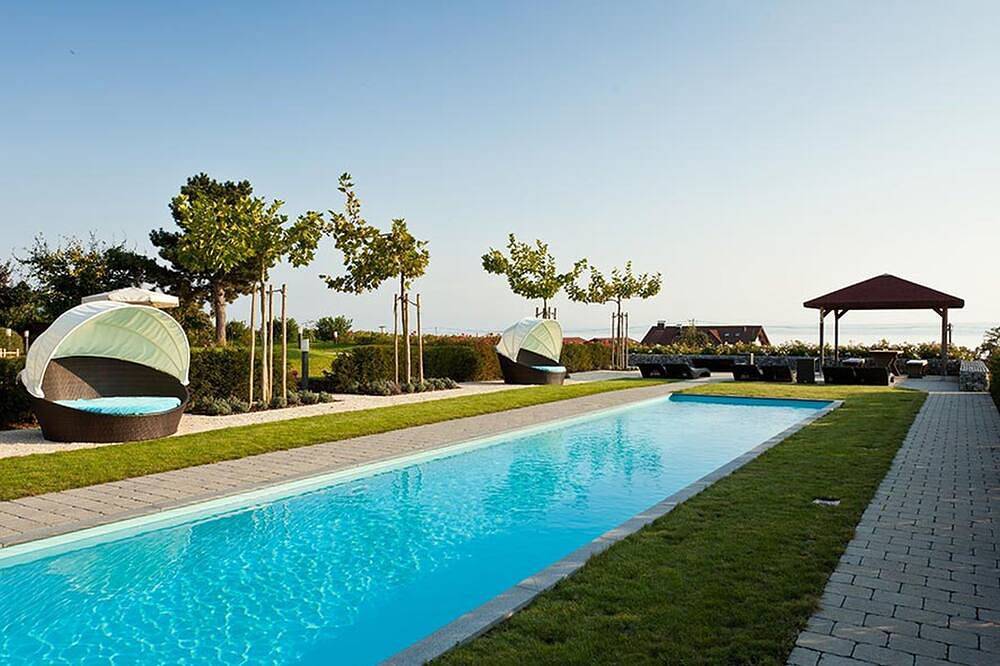 Ganze Wohnung, Doppelzimmer mit Seeblick, 21qm, mit Dusche/Wc und eigener Terrasse, max. 2 Personen in Hagnau am Bodensee, Region Bodensee-Oberschwaben