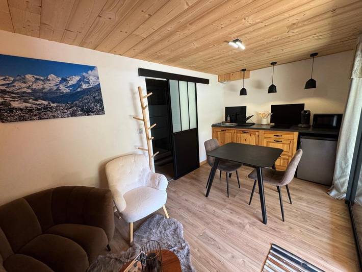 Gîte pour 2 personnes, avec Terrasse ainsi que Jardin et Vue dans Glières-Val-de-Borne