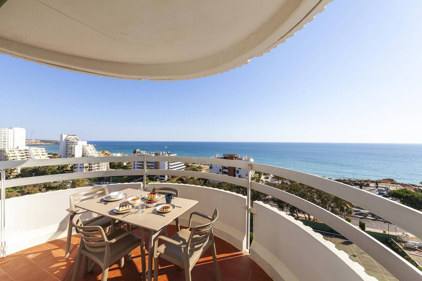 Ganze Wohnung, Ferienwohnung für 3 Personen mit Balkon in Praia da Rocha, Portimão