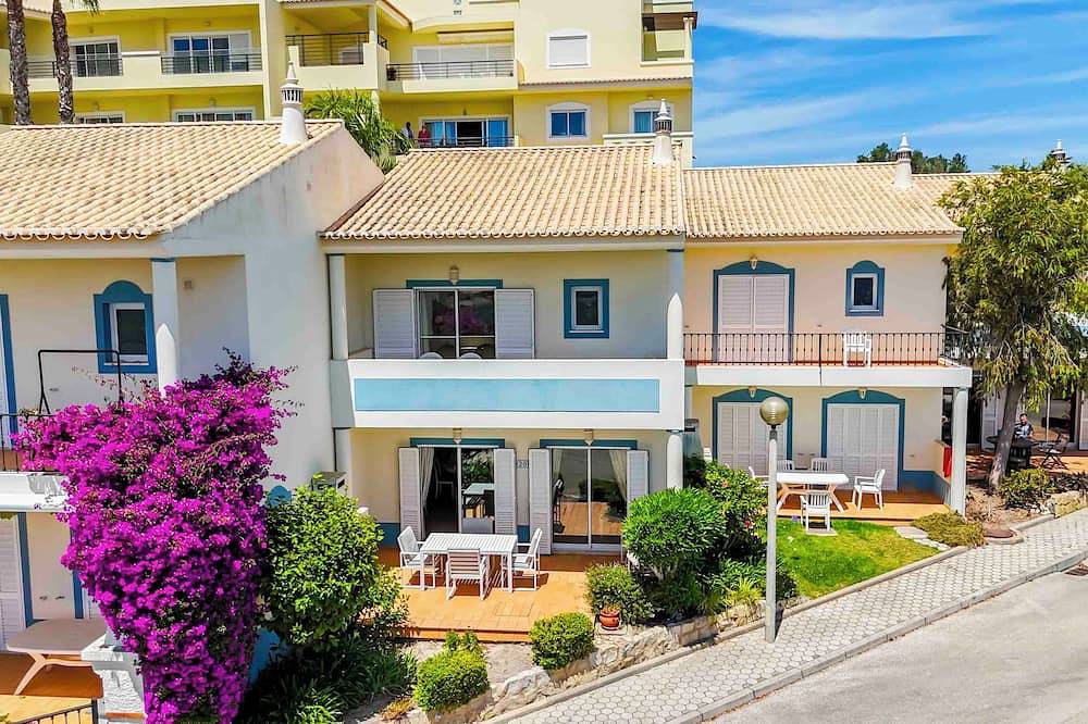 Cozy quiet cottage at the Meia Praia beach, close to the village of Lagos in Lagos, Faro Distrikt