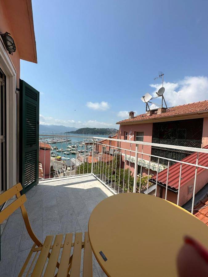 Favolosa stanza gialla con terrazzino vista mare Mottino23 in Lerici, Commune de Lerici
