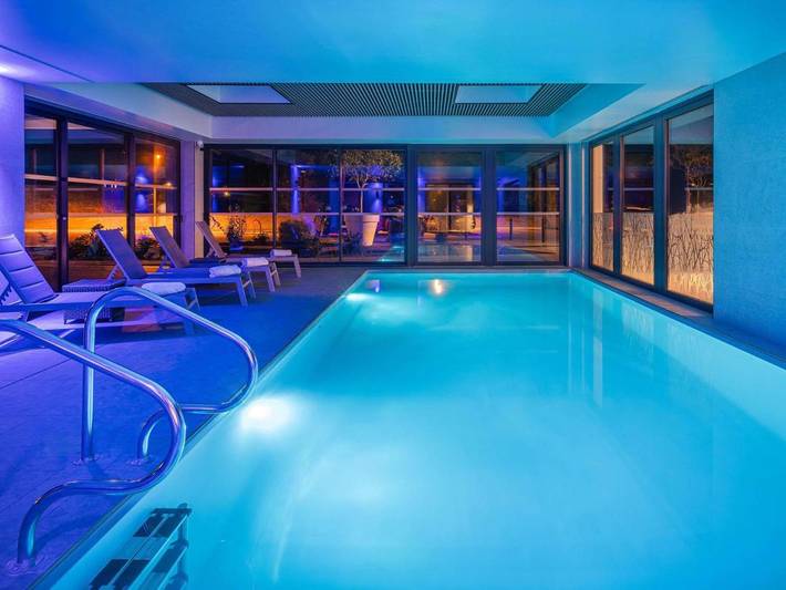 Hôtel pour 3 personnes, avec sauna ainsi que piscine et jardin