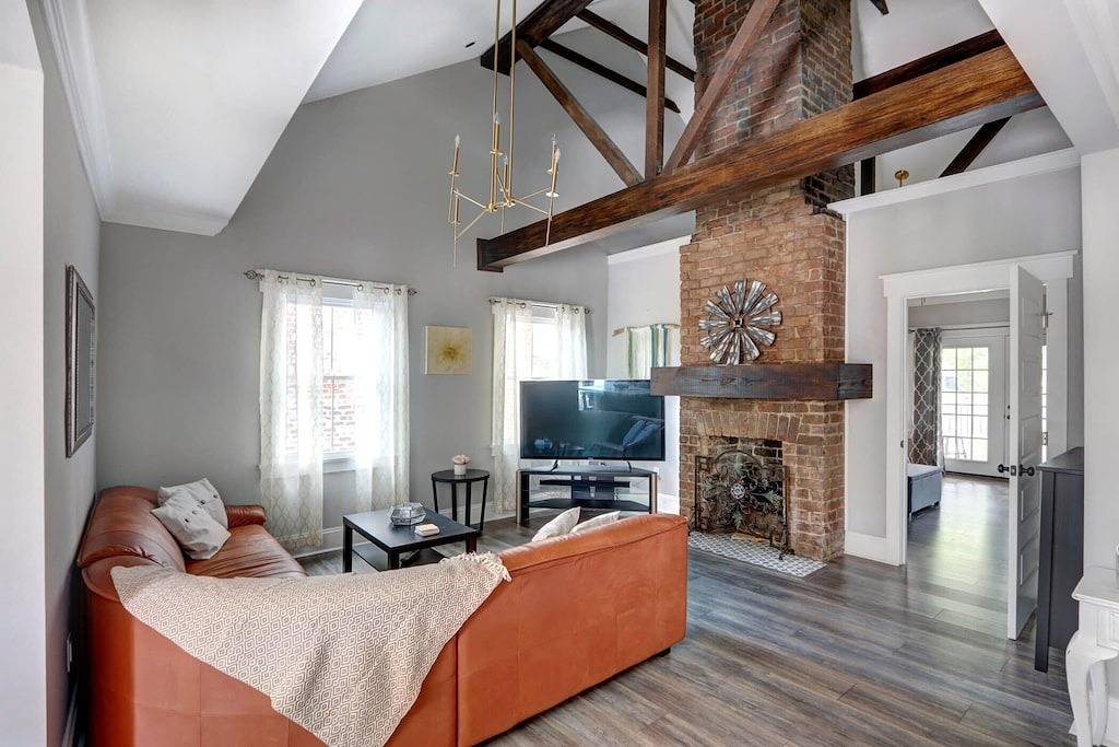 Ganze Wohnung, Renovated Victorian Condo Near Forsyth Park in Savannah, Chatham County