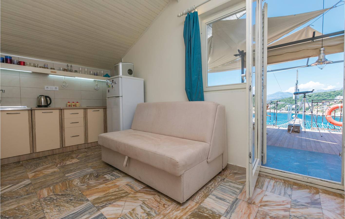 Ganze Ferienwohnung, Ferienwohnung für 8 Personen mit Terrasse in Utjeha-Bušat, Montenegro