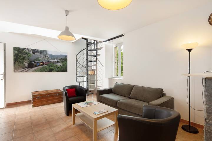 Appartamento intero, "Gîte - La Magnanerie" con vista montagna, piscina condivisa e Wi-Fi in Saint-Jean-du-Gard, Cevenne