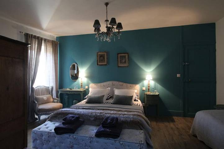 Location de vacances pour 3 personnes, avec piscine et jardin à Couffy