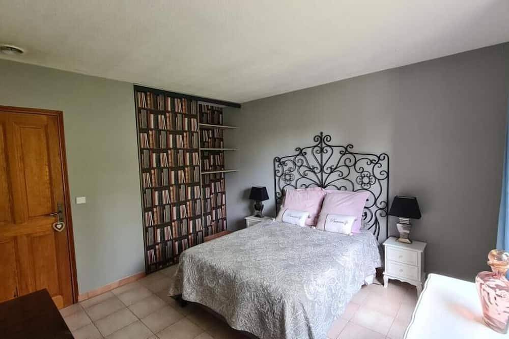 Gite with access to swimming pool in Le Val, Brignoles Region