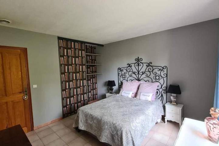 Location de vacances pour 2 personnes, avec terrasse ainsi que jardin et piscine, animaux acceptés à Le Val - 2