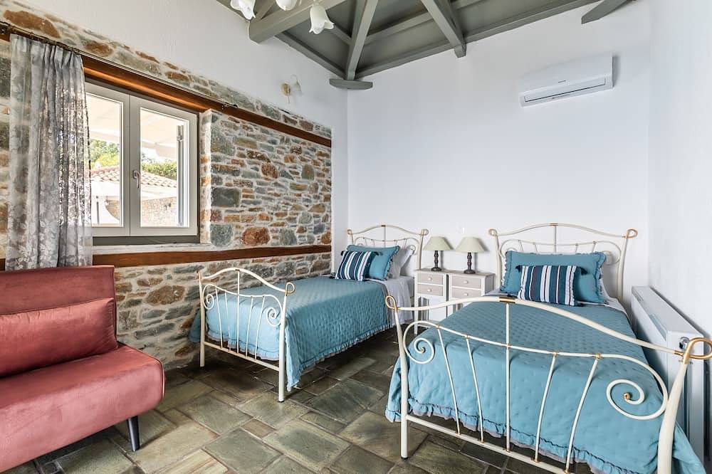 Villa Pounda-Breathtaking sea view-wifi-Newbuilding in Sporaden