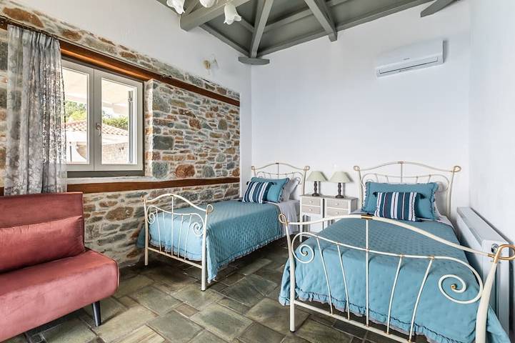 Villa Pounda-Breathtaking sea view-wifi-Newbuilding in Sporaden