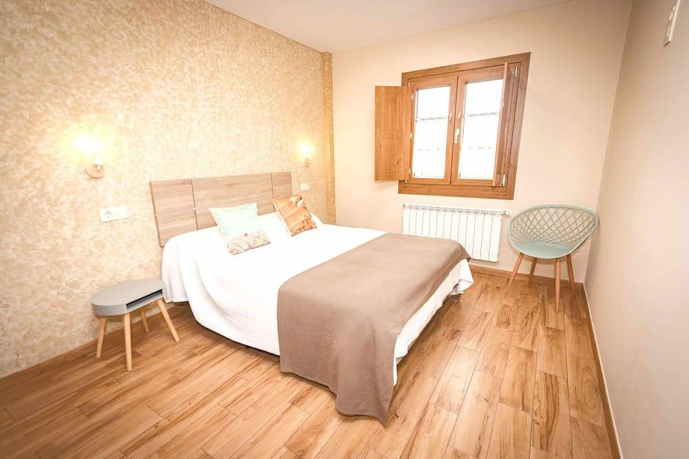 Apartamento entero, Apartamento 6: Tres dormitorios, porche y piscina in Tapia de Casariego, Costa Verde