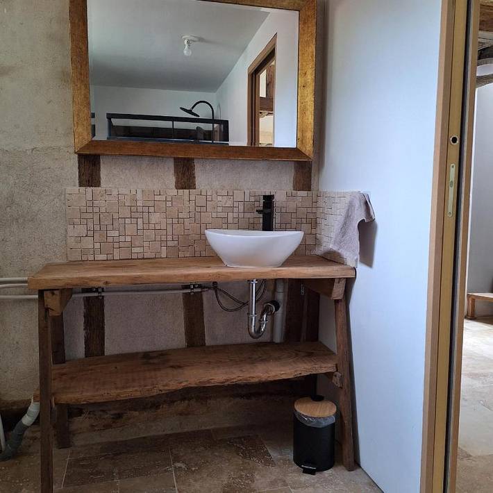 Location de vacances pour 8 personnes, avec piscine ainsi que terrasse et jardin à Noyant - 2