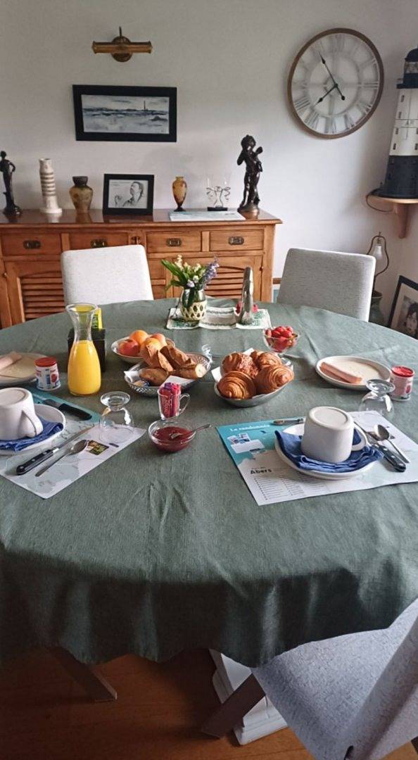 Location de vacances pour 2 personnes, avec jacuzzi ainsi que jardin et piscine à Plouguerneau - 2