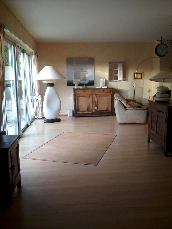 Location de vacances pour 11 personnes, avec vue et jardin ainsi que piscine et terrasse à Brive-la-Gaillarde - 2