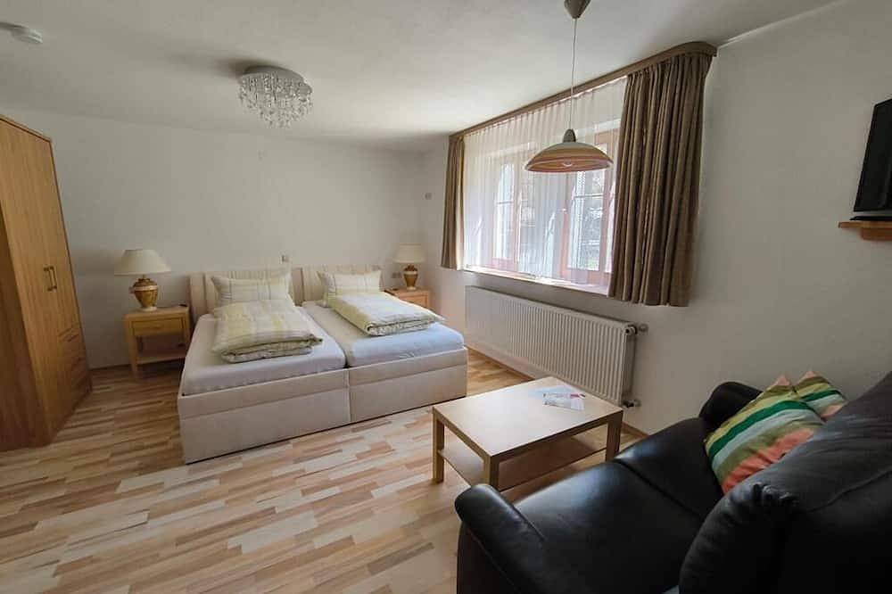 Ganze Wohnung, Großzügige Ferienwohnung (28 qm) für zwei Personen mit eigener Küche und kostenfreiem Wlan in Rothenburg ob der Tauber, Taubertal