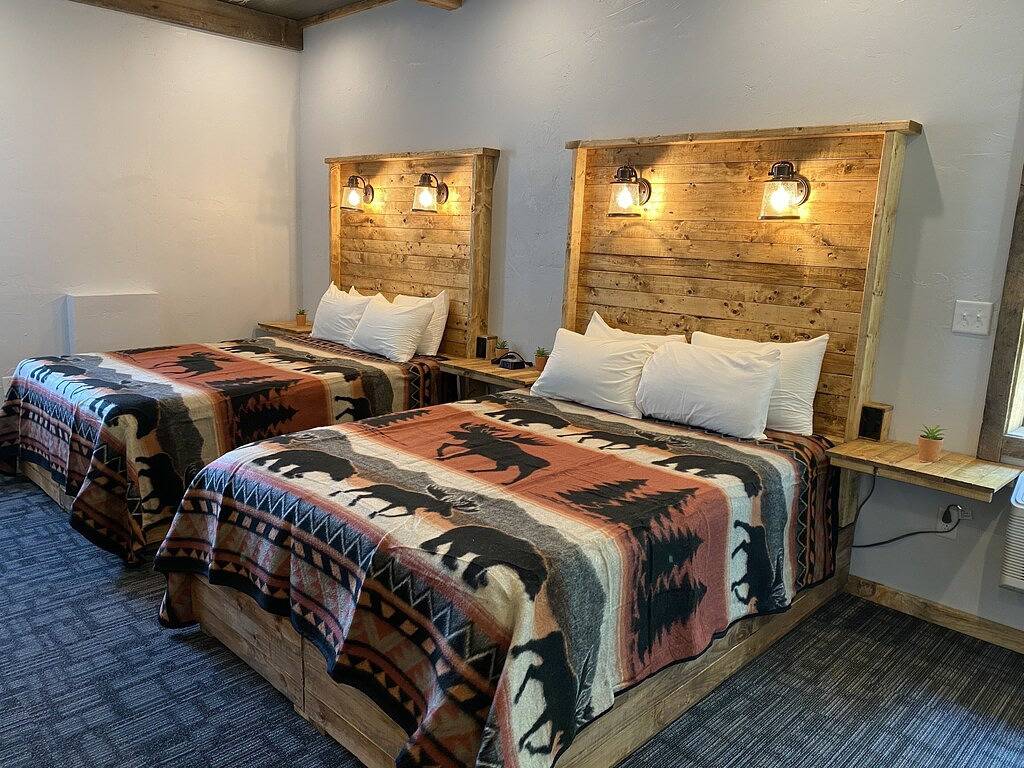 Ganze Wohnung, Ohiopyle Trailside Hotel Room 2 Queen Beds Sleeps 4 /Minutes to Fallingwater in Ohiopyle, Pennsylvania