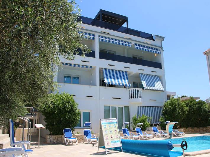 Ferienwohnung für 5 Personen, mit Pool und Balkon, mit Haustier in Novalja