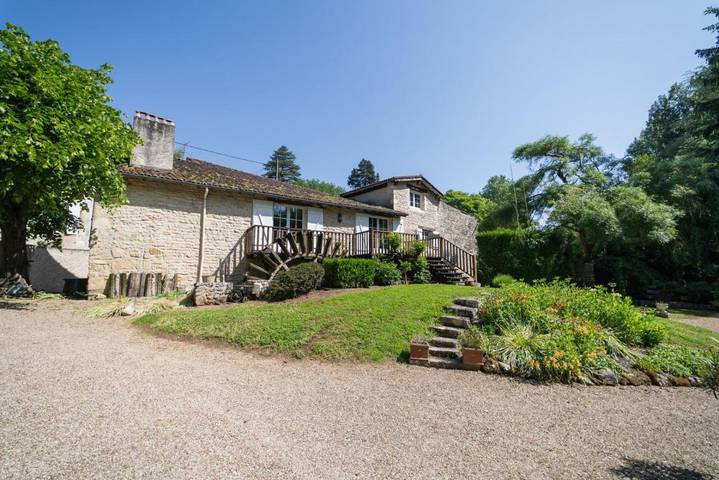 Location de vacances pour 10 personnes, avec terrasse et jardin à Migné-Auxances