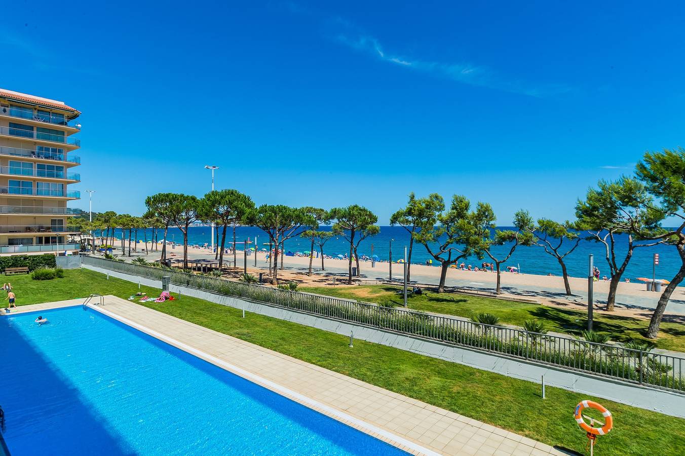 Appartamento intero, Appartamento di vacanza "Nereides" con vista mare, piscina in comune e Wi-Fi in Platja d'Aro, Costa Brava