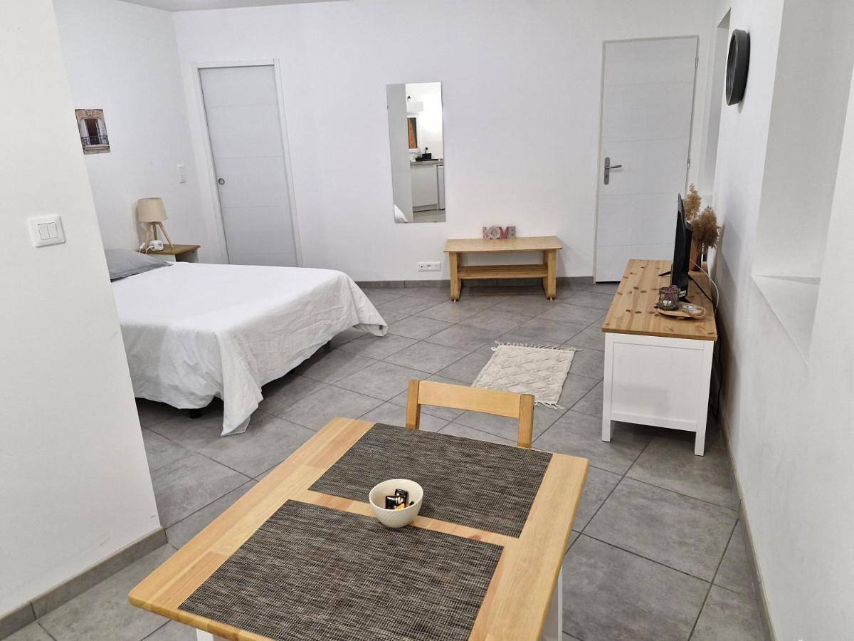 Appartement entier, One-Bedroom Apartment in Douvres (Ain), Belley