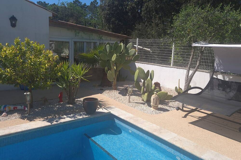 Bohemian room, pool house garden furniture deckchairs swimming pool in Taradeau, Draguignan Region