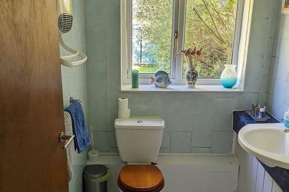 Character old cottage in gorgeous Snowdonia location in Fairbourne, Snowdonia