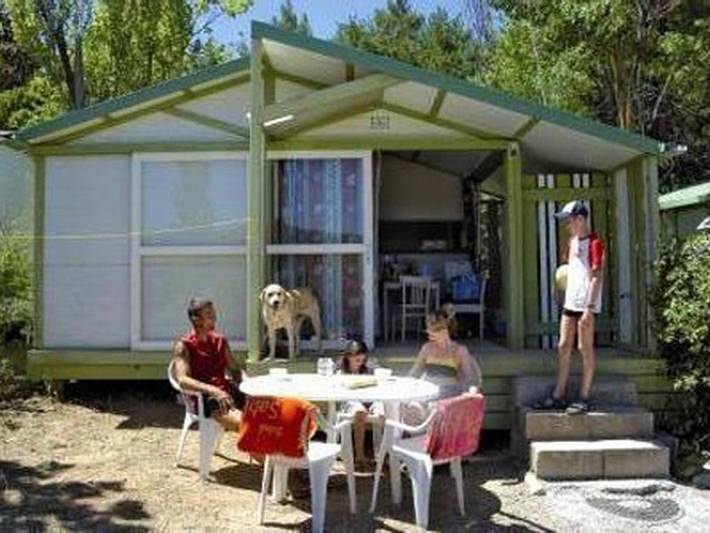 Camping pour 5 personnes, avec piscine et terrasse