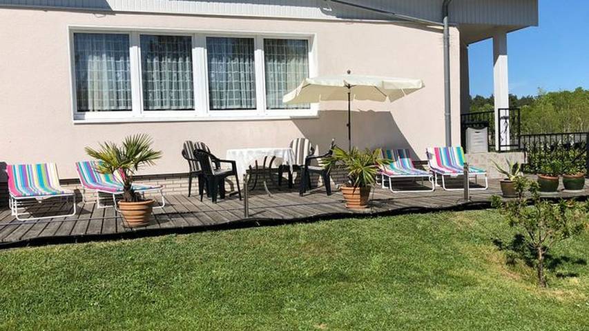 Ferienwohnung für 6 Personen, mit Garten und Sauna sowie Terrasse, kinderfreundlich in der Feldberger Seenlandschaft