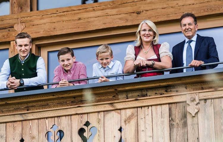 Ferienwohnung für 4 Personen, mit Pool und Sauna sowie Ausblick und Balkon, kinderfreundlich in Kössen - 2