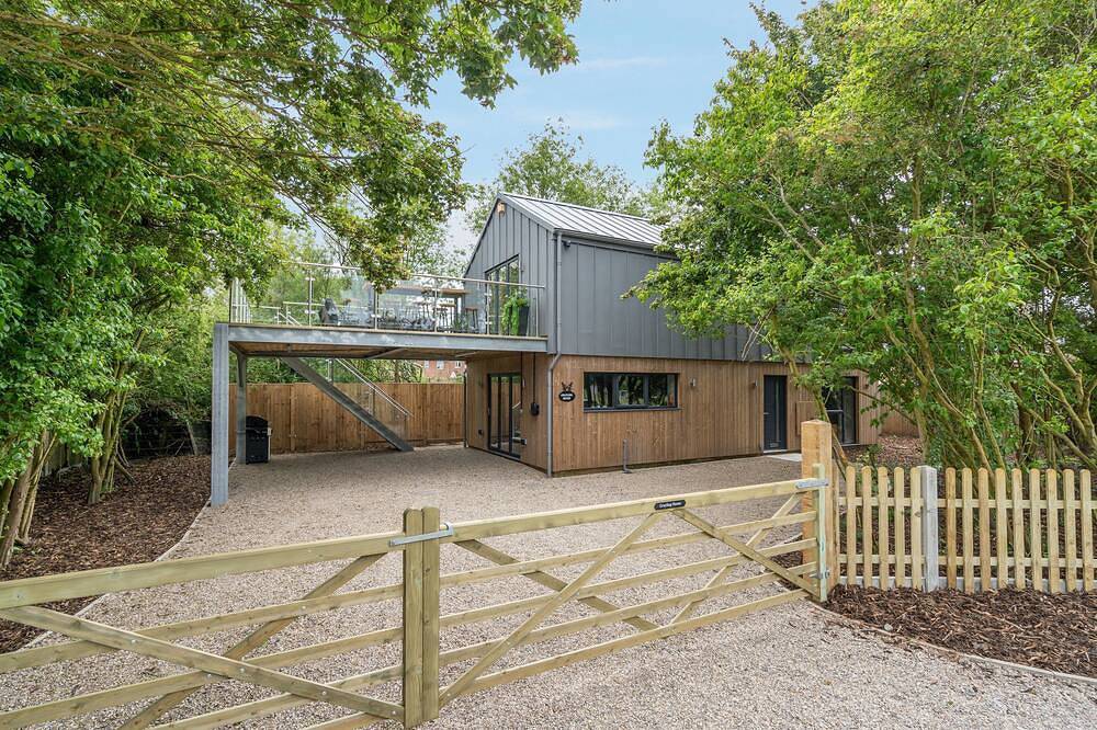 Contemporary Coastal Escape with Rural Views in Great Yarmouth, The Broads
