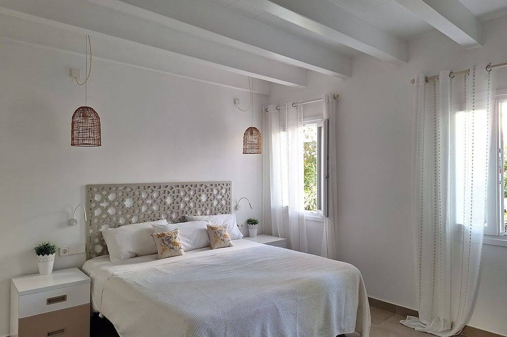 Villa confortable con piscina, vistas al mar, cerca de la playa de Santo Tomás in Santo Tomas, Es Migjorn Gran