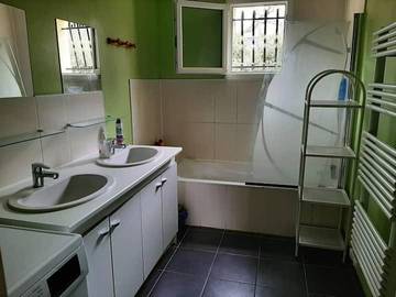 Gîte pour 11 personnes dans Lazer