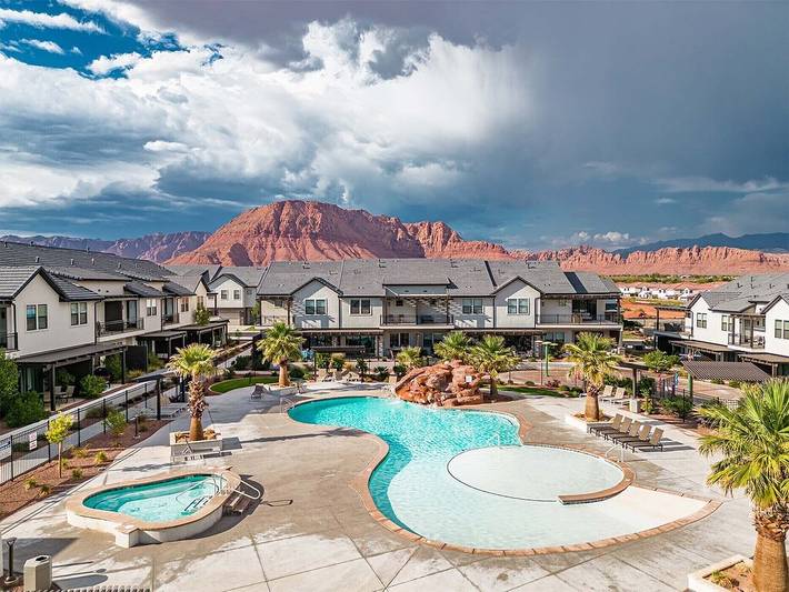 Ferienhaus für 10 Personen, mit Garten und Whirlpool sowie Balkon und Pool - 1