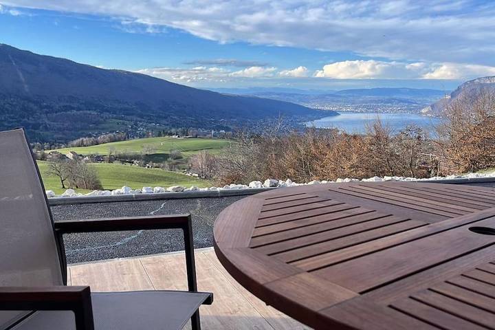 Appartement de vacances pour 6 personnes, avec vue sur le lac ainsi que jardin et vue