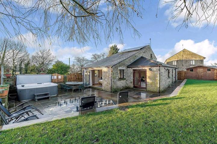Cottage for 8 people, with garden and hot tub, with pets - 1