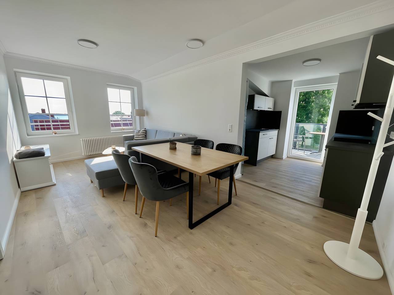 Apartamento entero, Apartamento 'Panoramablick' con vistas al mar, Wi-Fi y balcón con sol de tarde in Altefähr, Alrededores de Stralsund