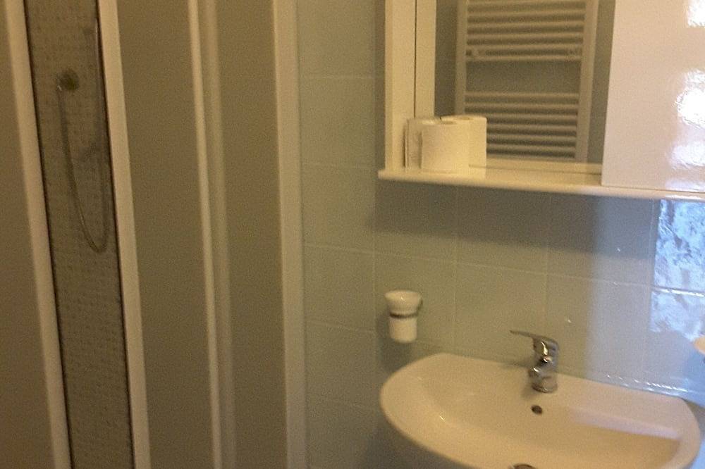 Große Vierzimmerwohnung mit Pool in der Nähe des Meeres in Vada, Etruskische Küste