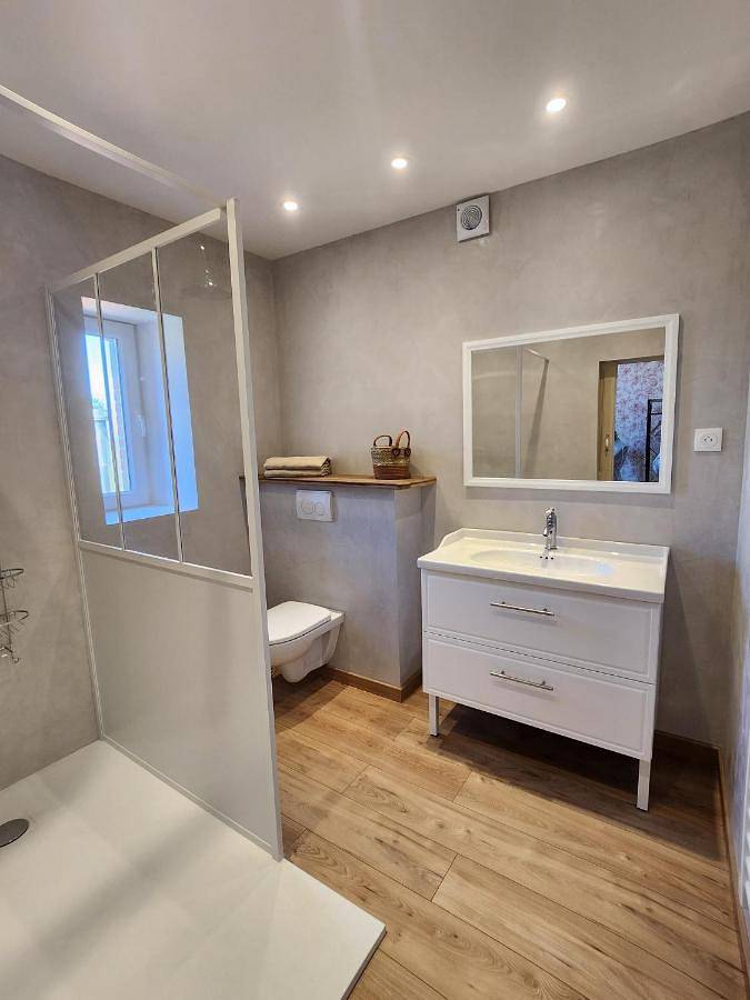 Location de vacances pour 2 personnes, avec jardin et terrasse ainsi que piscine et vue à Saint-Jean-de-Marcel - 4
